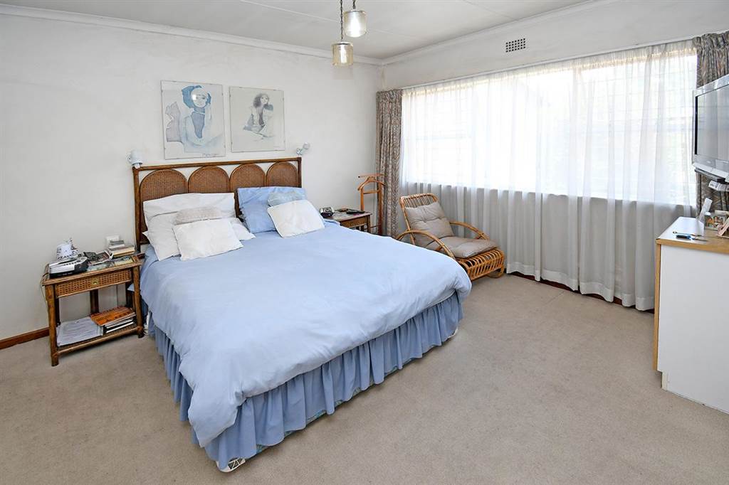4 Bed Duplex in Corlett Gardens photo number 20