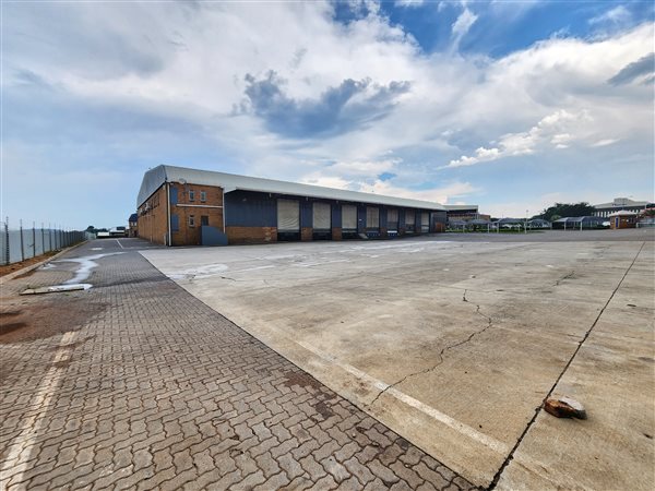 3 659  m² Industrial space