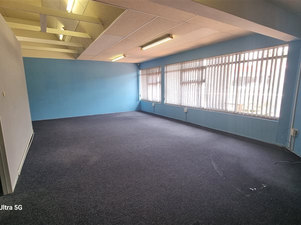 77  m² Commercial space in Uvongo