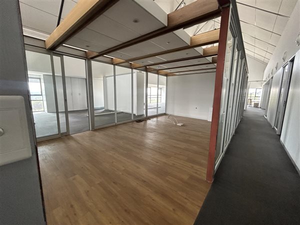 1 142  m² Office Space