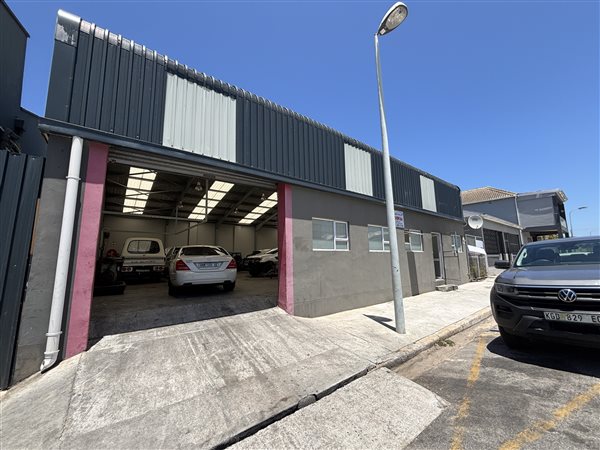 330  m² Industrial space