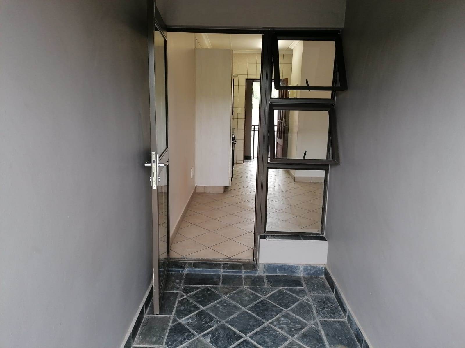 1 Bed Apartment in Sonheuwel photo number 16