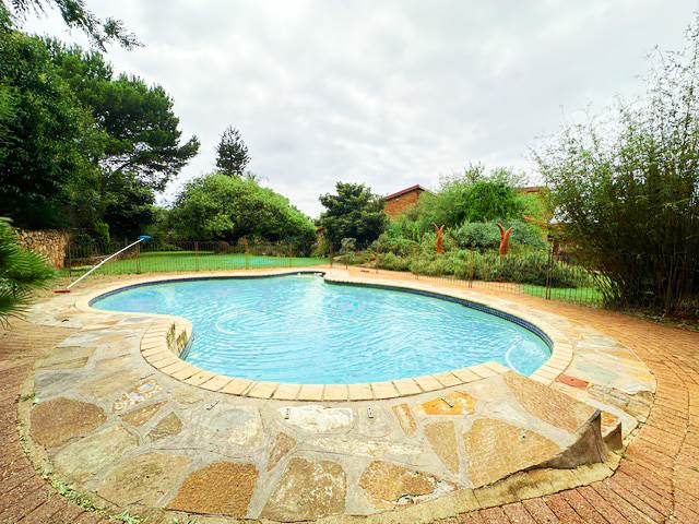 6 Bed House in Northcliff photo number 5