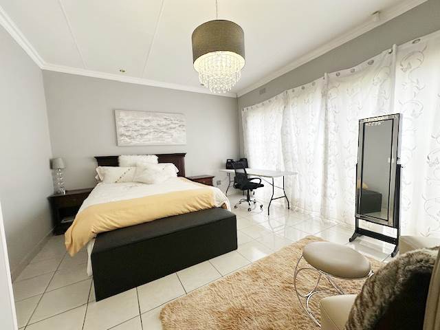 6 Bed House in Northcliff photo number 28