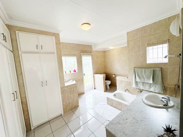 6 Bed House in Northcliff photo number 30