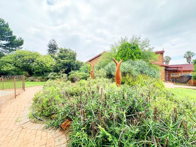 6 Bed House in Northcliff photo number 6