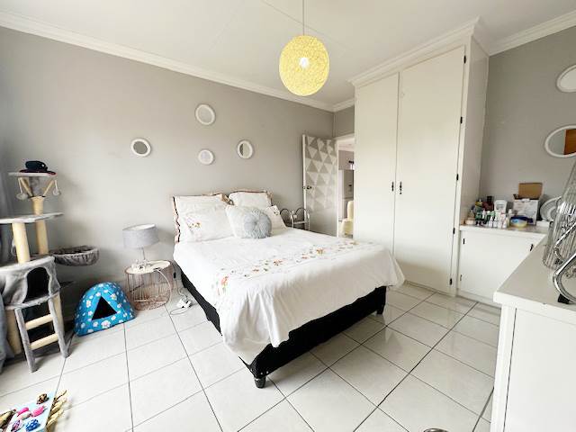 6 Bed House in Northcliff photo number 21