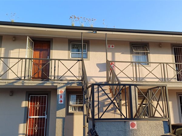 2 Bed Apartment in Vredekloof East