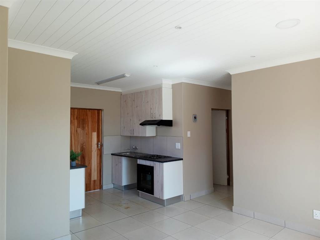 2 Bed House in Bloemfontein photo number 6