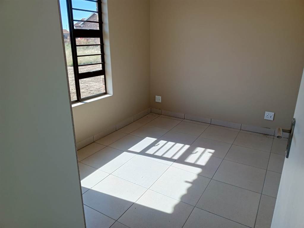 2 Bed House in Bloemfontein photo number 10