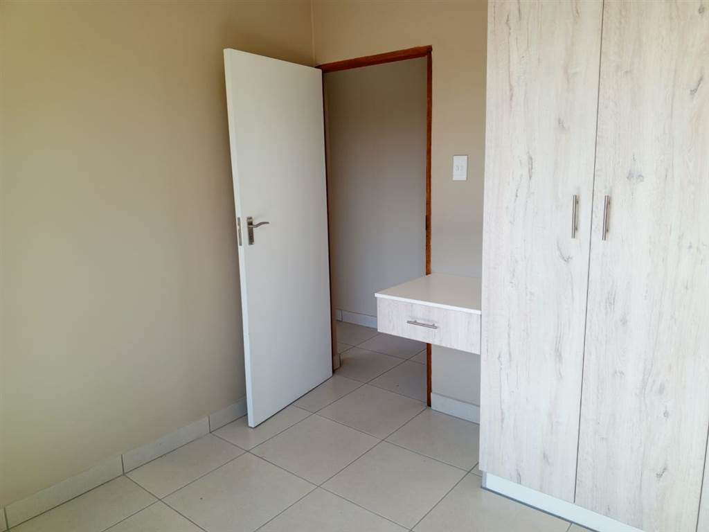 2 Bed House in Bloemfontein photo number 8