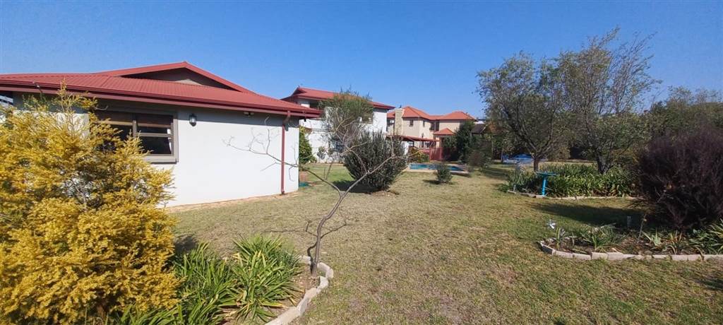 4 Bed House in Bronkhorstbaai photo number 5