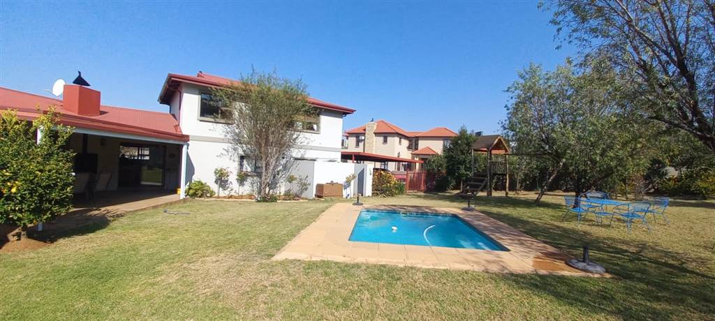 4 Bed House in Bronkhorstbaai photo number 4