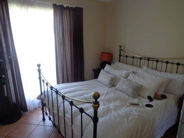 3 Bed Townhouse in Mooikloof Ridge photo number 7