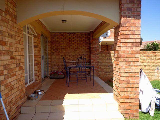 3 Bed Townhouse in Mooikloof Ridge photo number 13