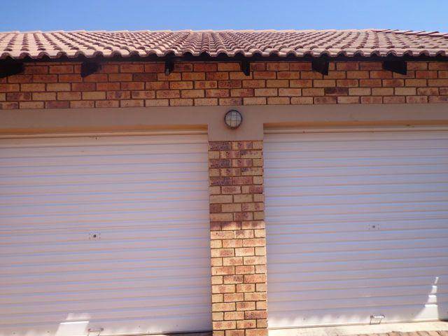 3 Bed Townhouse in Mooikloof Ridge photo number 3