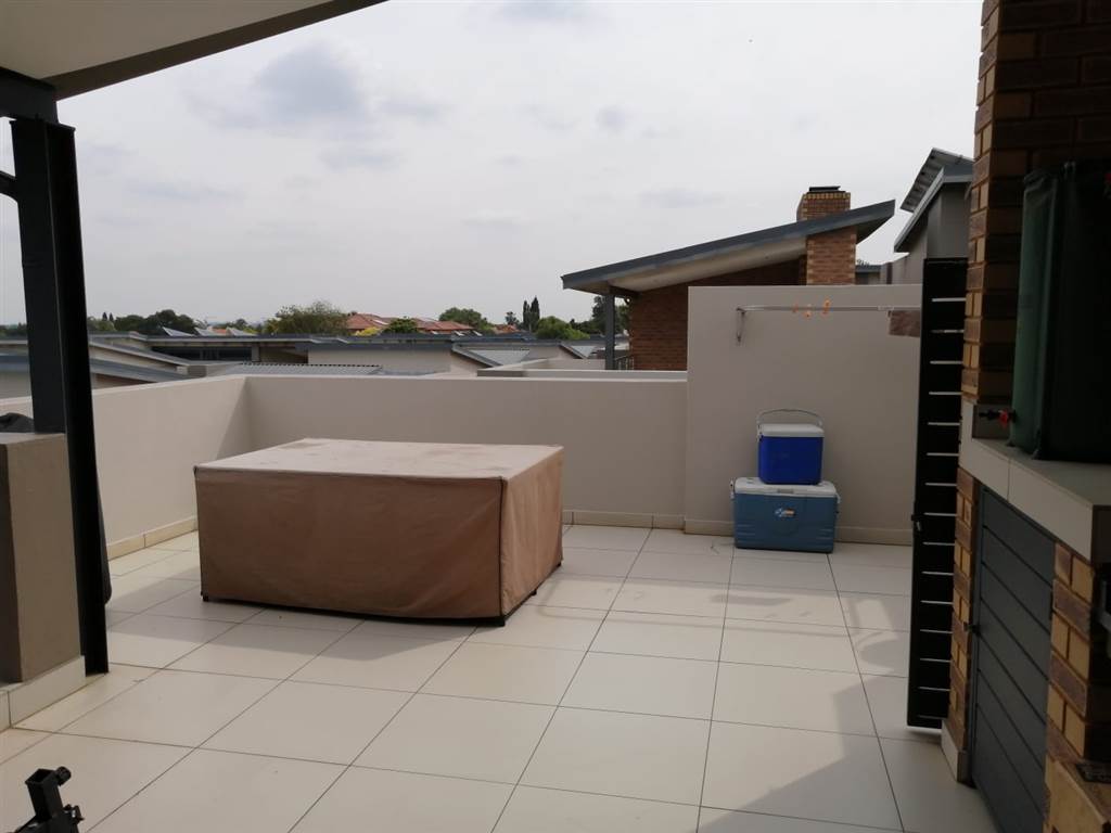 2 Bed Apartment in Benoni Central photo number 21