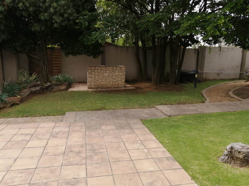 2 Bed Apartment in Benoni Central photo number 4