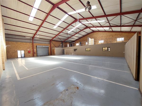 608  m² Commercial space in Monavoni