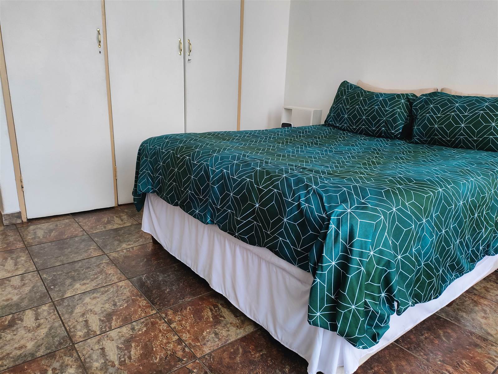 2 Bed Flat in Weavind Park photo number 18