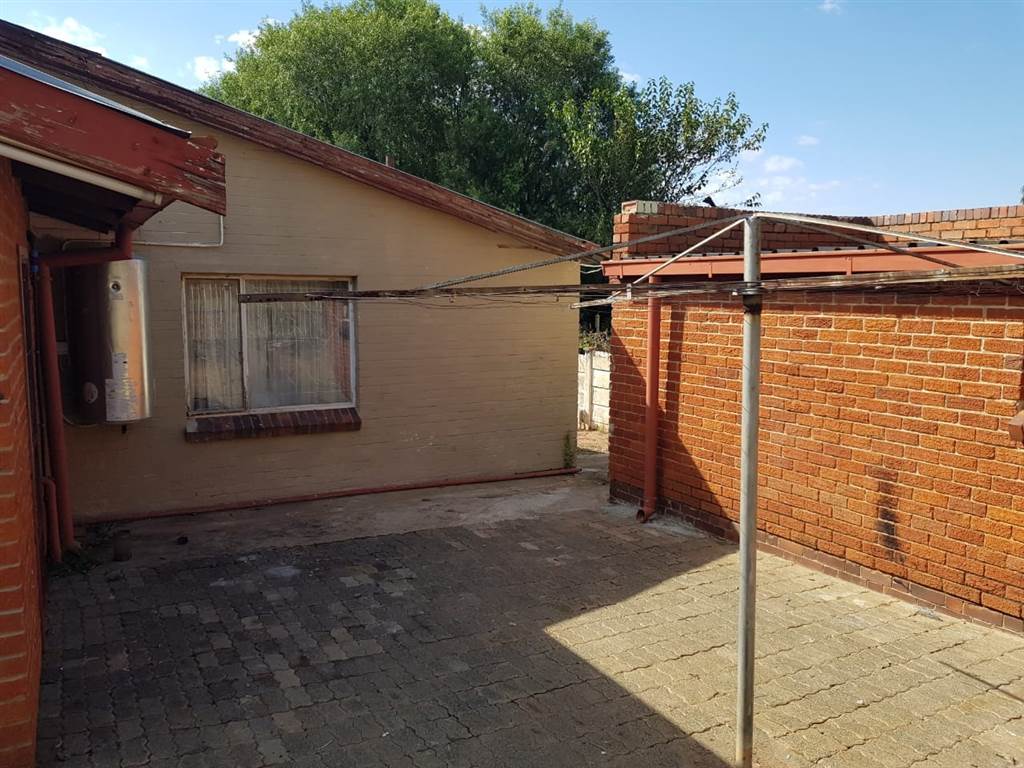 3 Bed House in Uitsig photo number 14