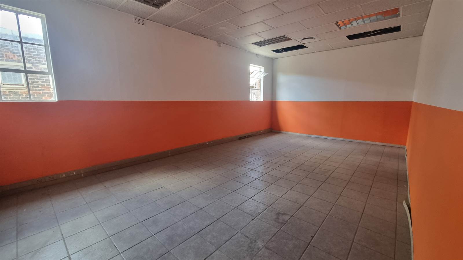 985  m² Commercial space in Nelspruit Central photo number 16