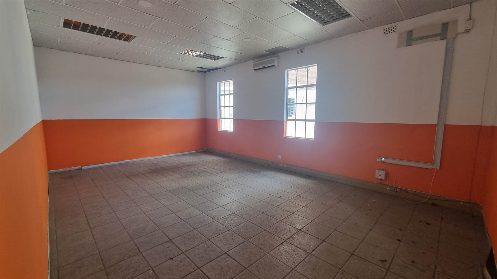 985  m² Commercial space in Nelspruit Central photo number 21