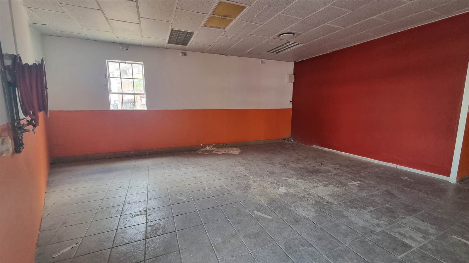 985  m² Commercial space in Nelspruit Central photo number 7