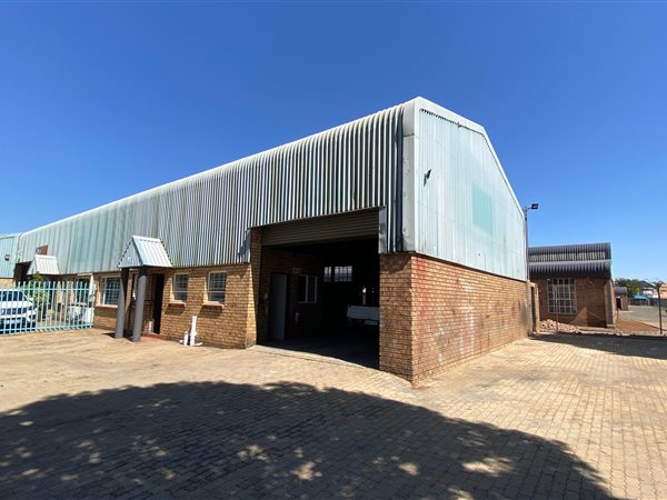 164  m² Industrial space