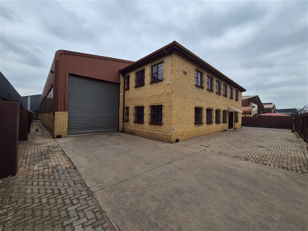 1 270  m² Industrial space