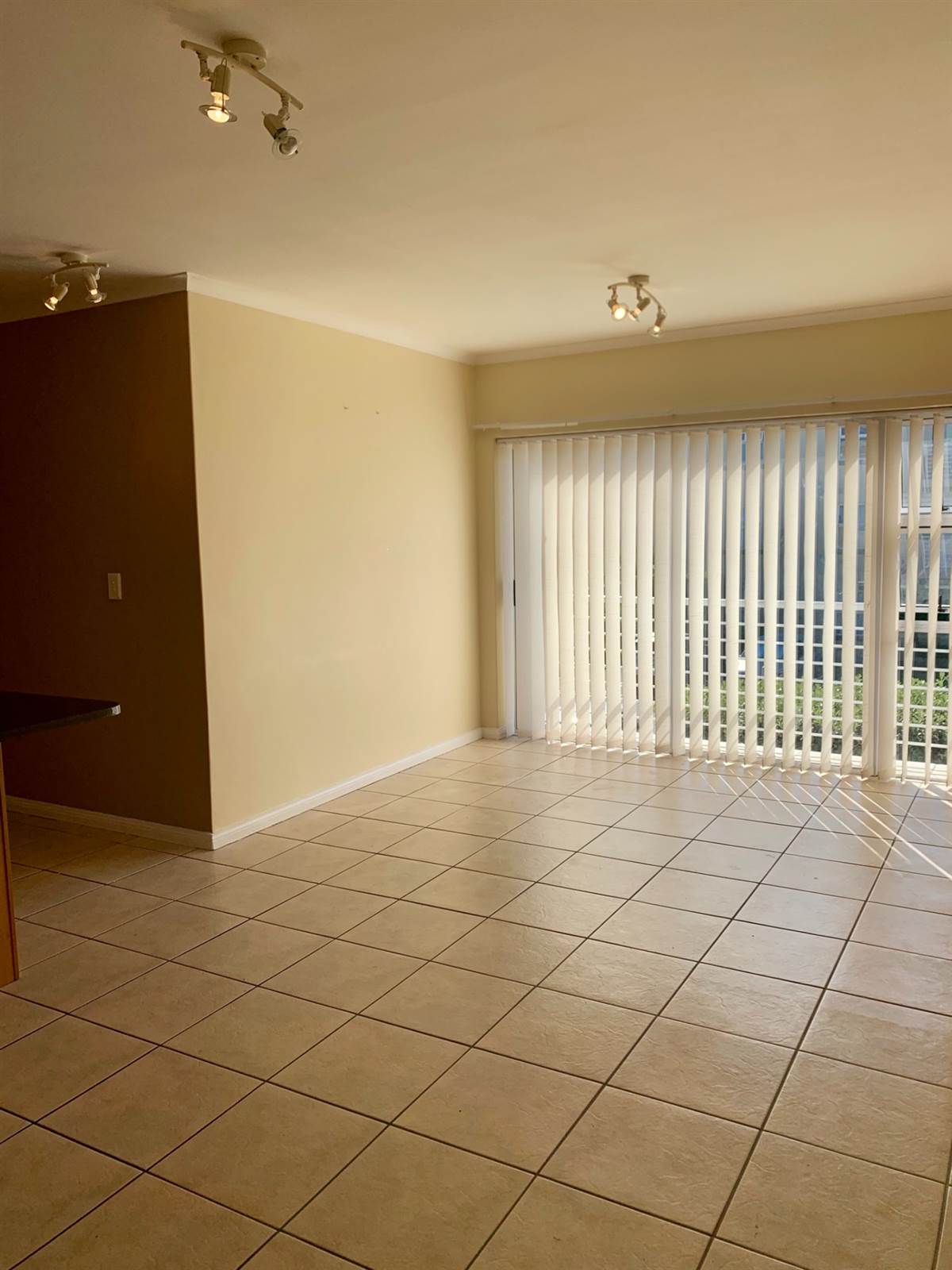 2 Bed Apartment in Blouberg photo number 1