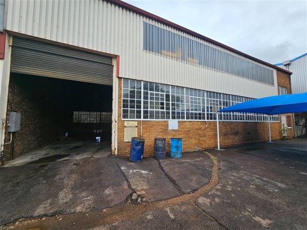 450 m² Industrial space 450 m² Industrial space