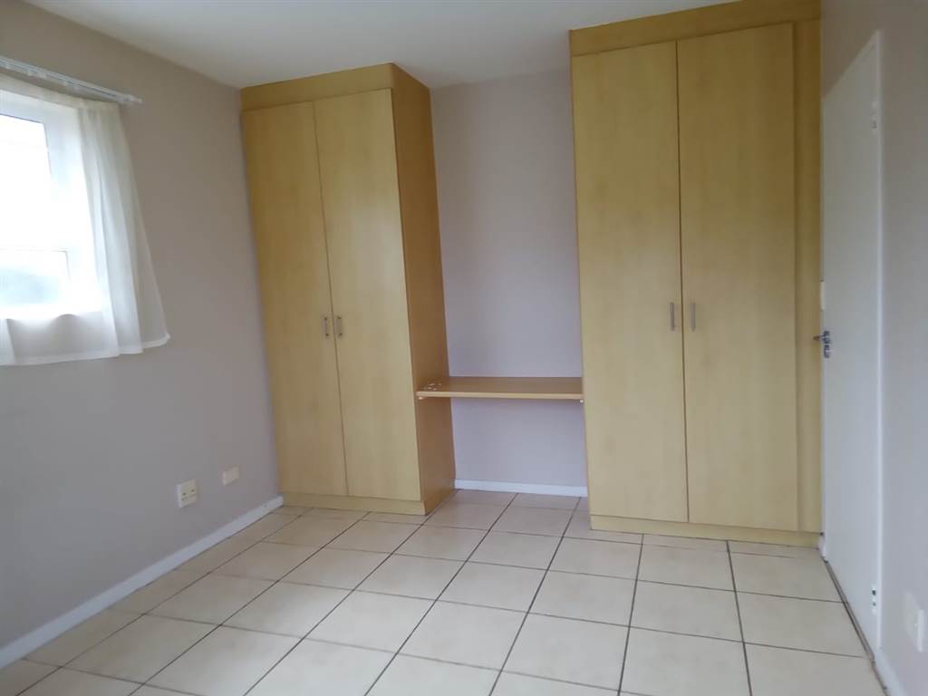 3 Bed Apartment in Beacon Bay photo number 14