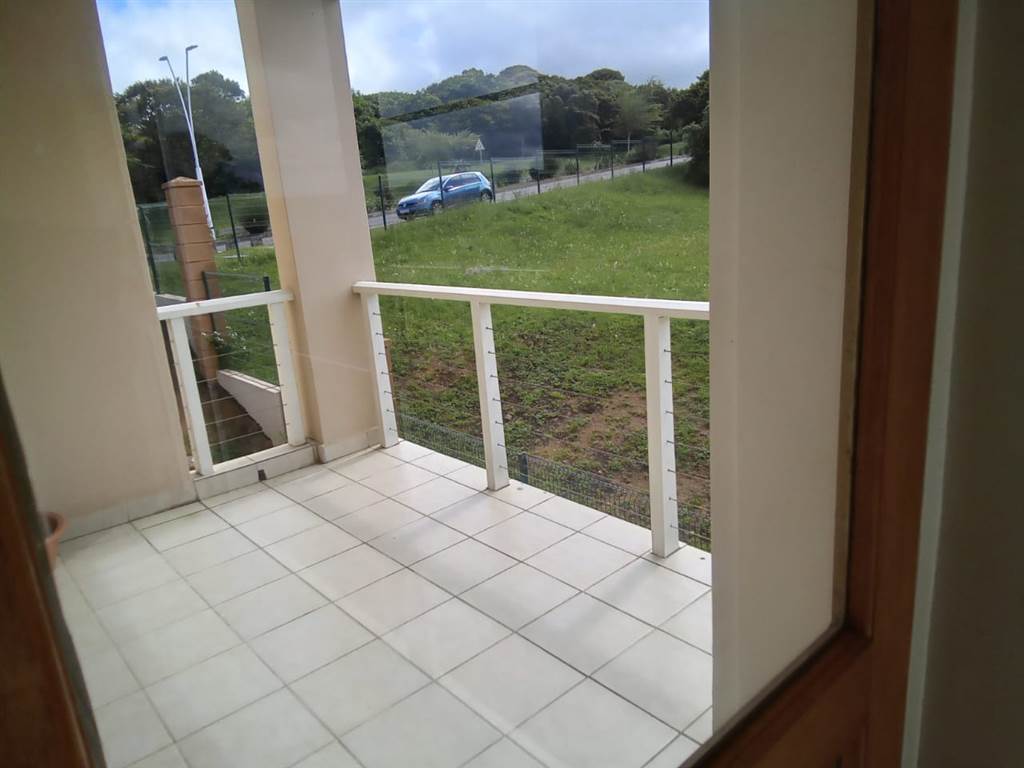 3 Bed Apartment in Beacon Bay photo number 10