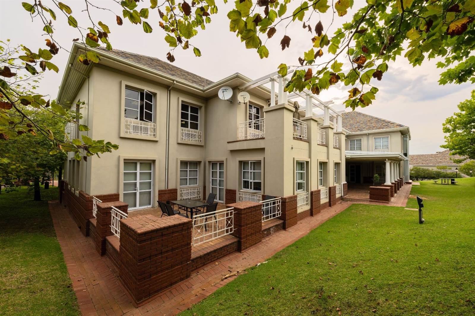 1311  m² Office Space in Bryanston photo number 1