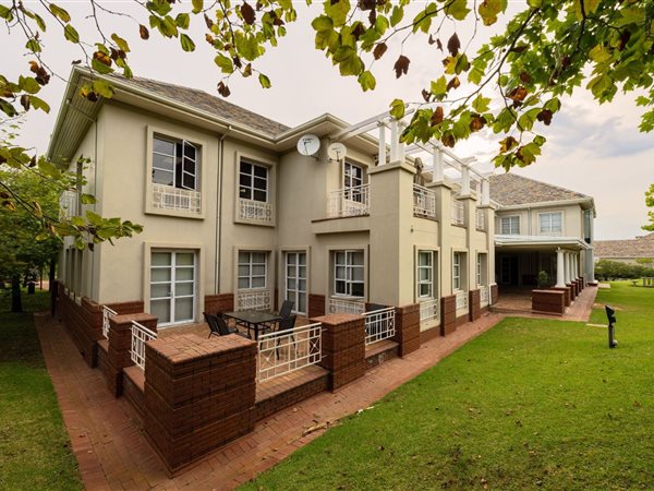 1311  m² Office Space in Bryanston