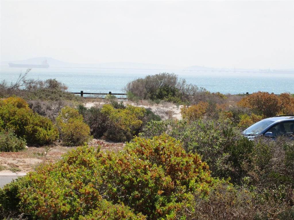 348 m² Land available in Calypso Beach photo number 9