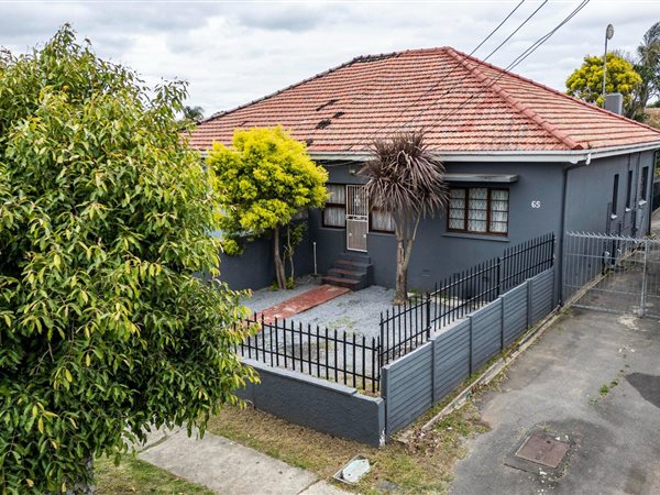 4 Bedroom House 4 Bedroom House