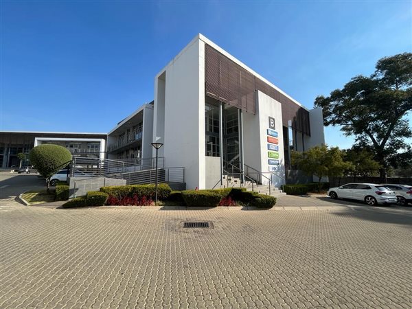 411  m² Commercial space