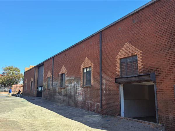 1200  m² Industrial space in Monavoni