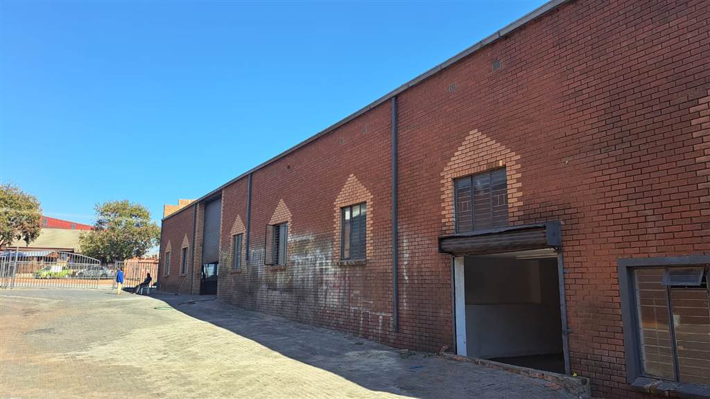 1200  m² Industrial space in Monavoni photo number 1