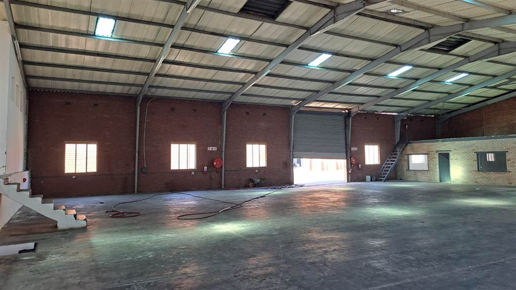 1200  m² Industrial space in Monavoni photo number 10