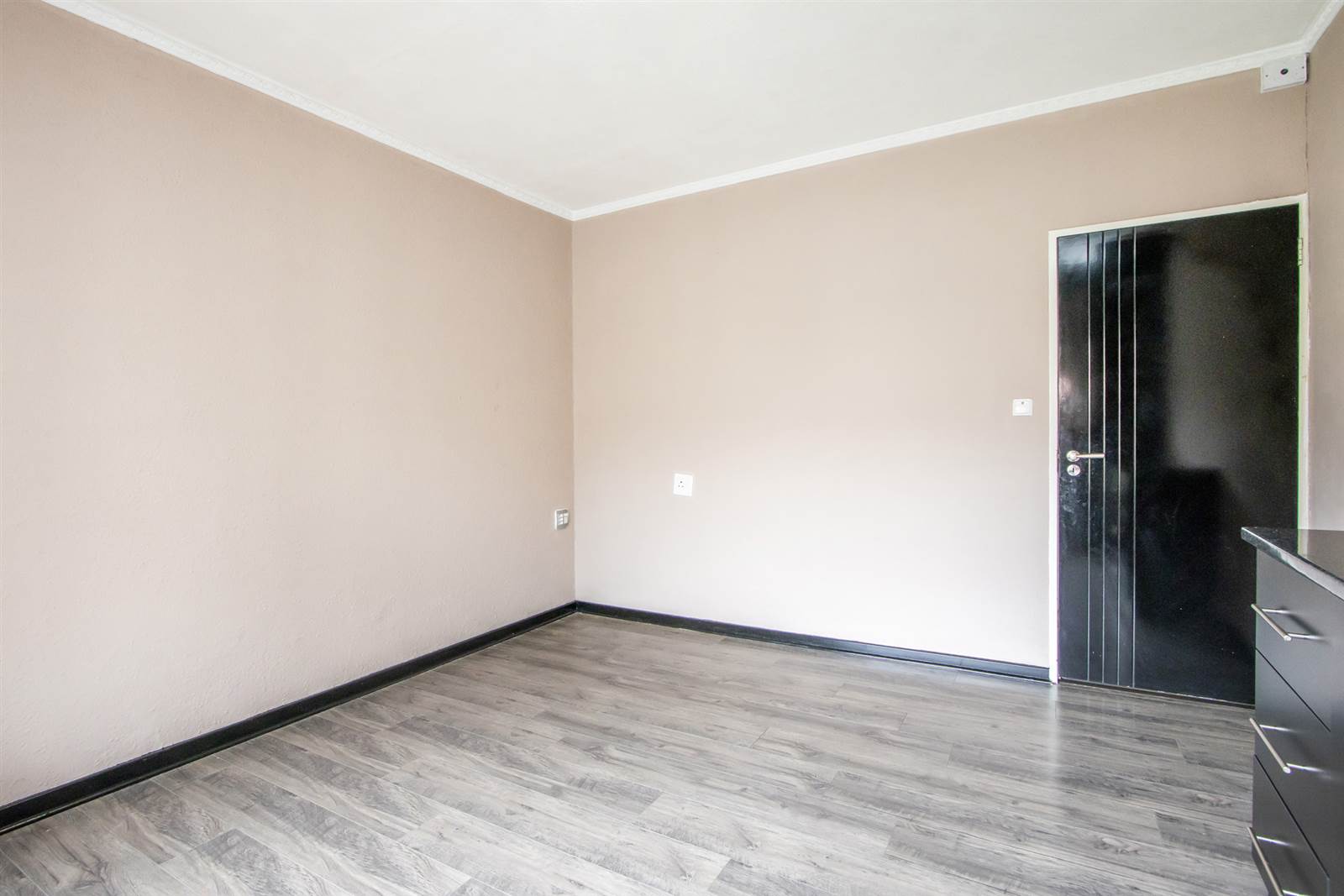 2 Bed Apartment in Sunninghill photo number 28