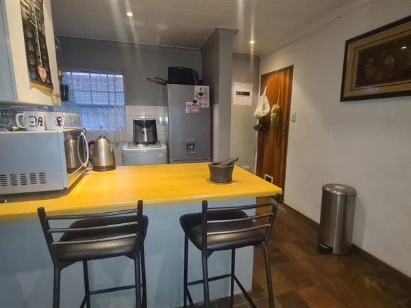 2 Bed Apartment in Ravenswood