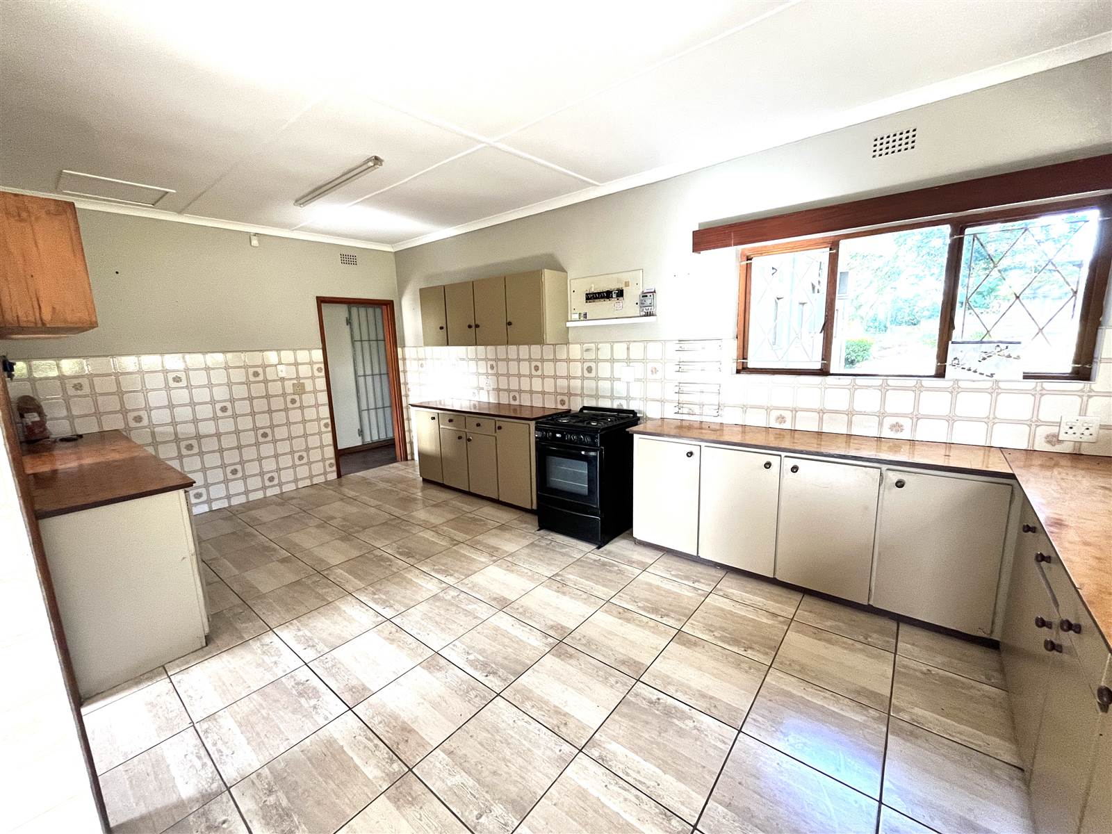 4 Bed House in Umtentweni photo number 7