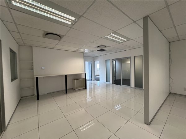 187  m² Commercial space