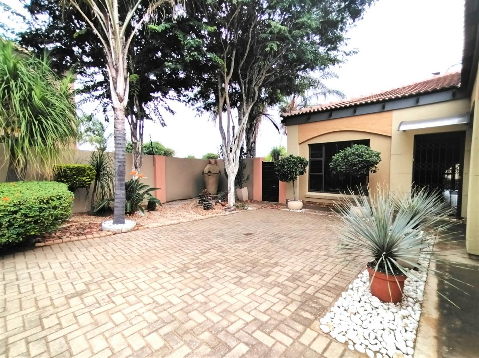 3 Bed Townhouse in Polokwane Central photo number 16