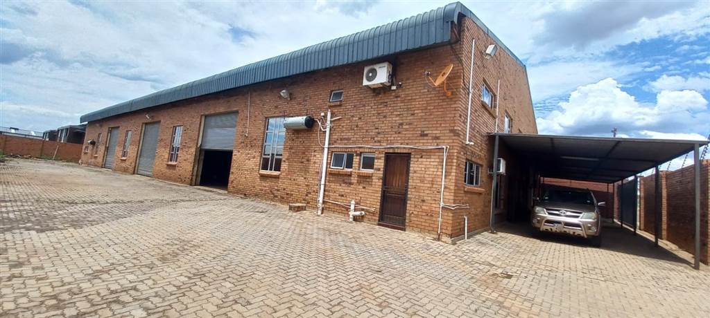1482  m² Commercial space in Clayville photo number 1