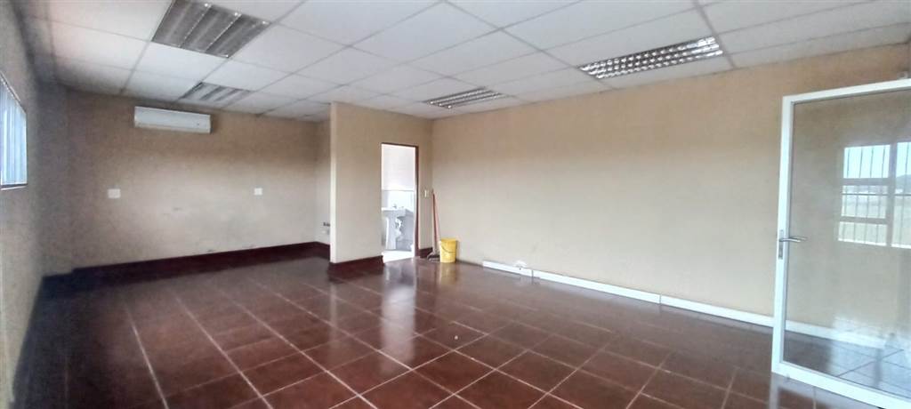 1482  m² Commercial space in Clayville photo number 24