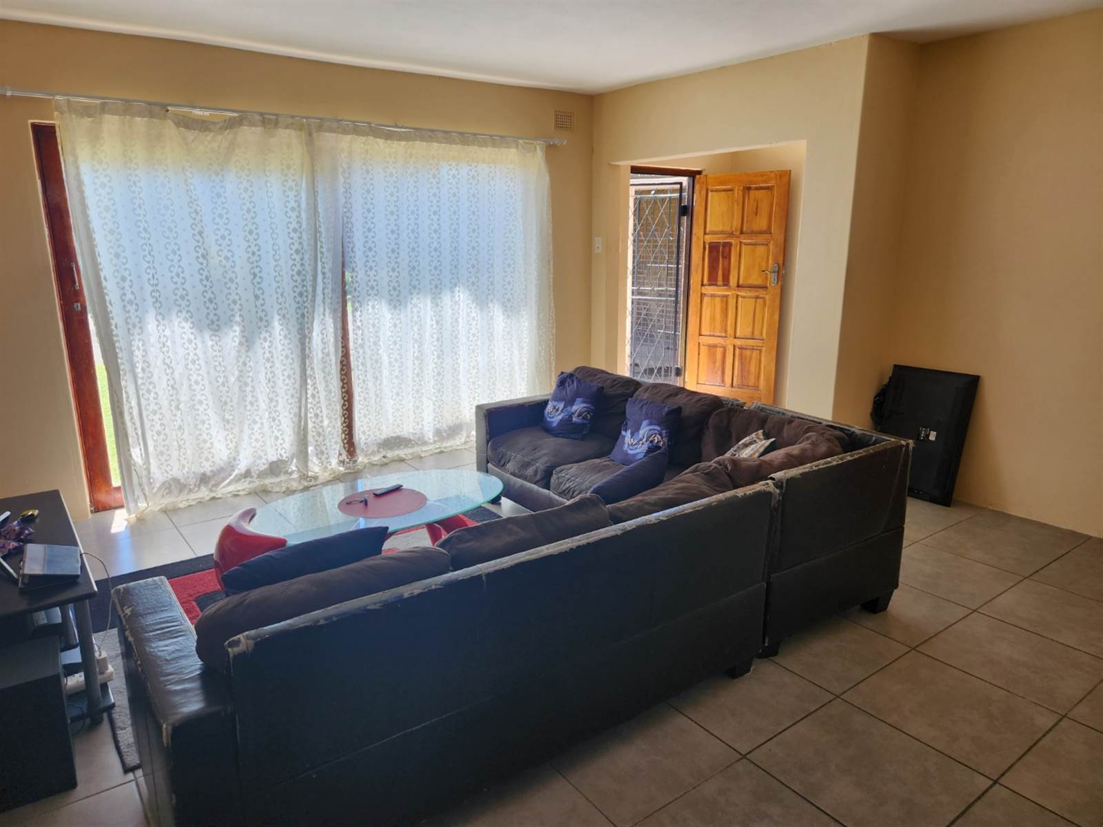 3 Bed Townhouse in Pietermaritzburg Central photo number 2